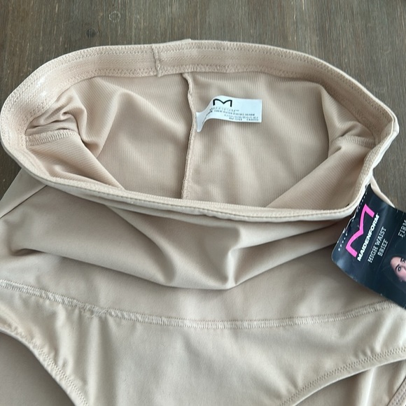 Maidenform High Waisted Firm Control Shaping Briefs Nude Size S - Picture 7 of 9